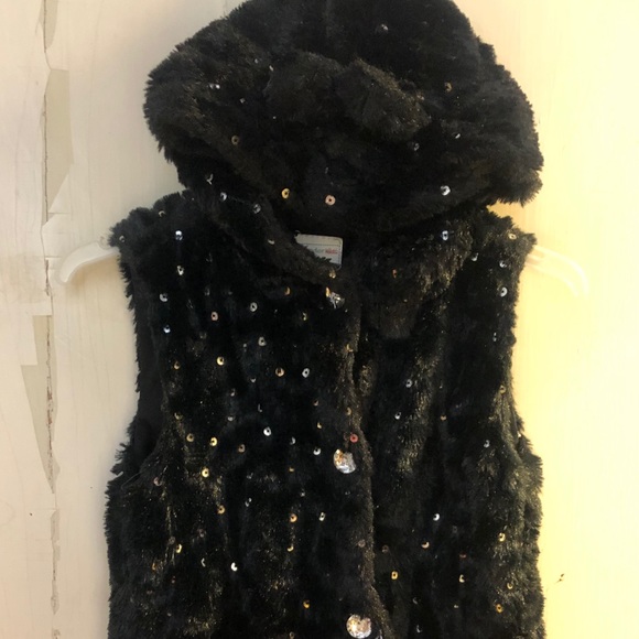 WonderKids BlackFaux Fur Vest with Hood & Ears - Picture 5 of 8